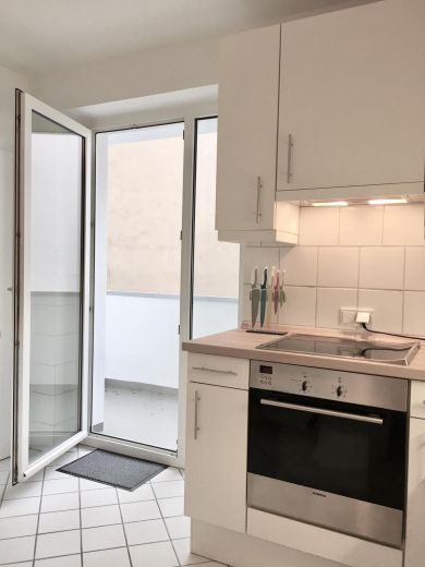 Oberkassel: Top 2-Zimmer-Wohnung mit Balkon