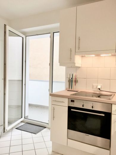 Oberkassel: Top 2-Zimmer-Wohnung mit Balkon