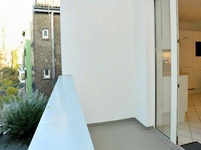 Oberkassel: Top 2-Zimmer-Wohnung mit Balkon