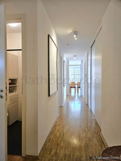 M&ouml;blierte 4-Zimmer-Wohnung mit Aufzug und Balkon in M&uuml;nchen - Riem