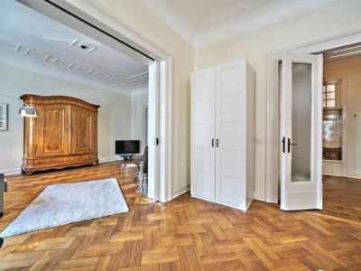 Traumwohnung in saniertem Altbau in Top Lage Unterbilk/Medienhafen