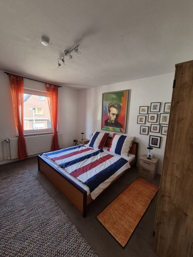 OB-D&uuml;mpten, gem&uuml;tlich, Erstbezug in zentraler, ruhiger Lage. 100 mBit.