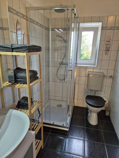 OB-D&uuml;mpten, gem&uuml;tlich, Erstbezug in zentraler, ruhiger Lage. 100 mBit.