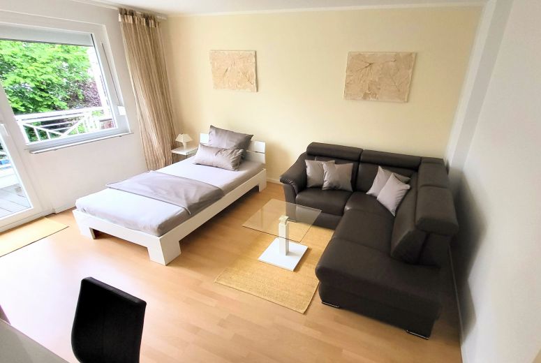 Helles Appartment in Oberkassel mit Sonnenterrasse und Gartenblick