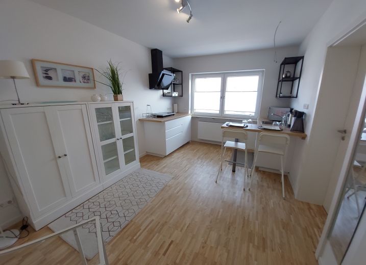 Neue moderne 1 Zi-Wohnung mit excl. Bad und K&uuml;che. Volle Ausstattung mit Klimaanlage. Weingarten bei Karlsruhe.