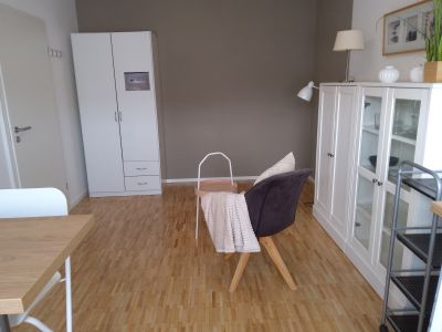 Neue moderne 1 Zi-Wohnung mit excl. Bad und K&uuml;che. Volle Ausstattung mit Klimaanlage. Weingarten bei Karlsruhe.