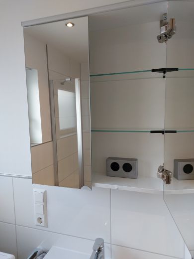 Neue moderne 1 Zi-Wohnung mit excl. Bad und K&uuml;che. Volle Ausstattung mit Klimaanlage. Weingarten bei Karlsruhe.