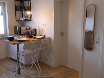 Neue moderne 1 Zi-Wohnung mit excl. Bad und K&uuml;che. Volle Ausstattung mit Klimaanlage. Weingarten bei Karlsruhe.