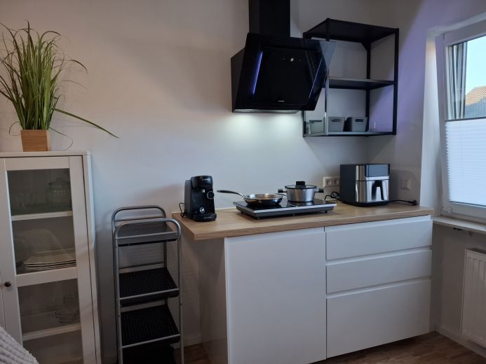 Neue moderne 1 Zi-Wohnung mit excl. Bad und K&uuml;che. Volle Ausstattung mit Klimaanlage. Weingarten bei Karlsruhe.