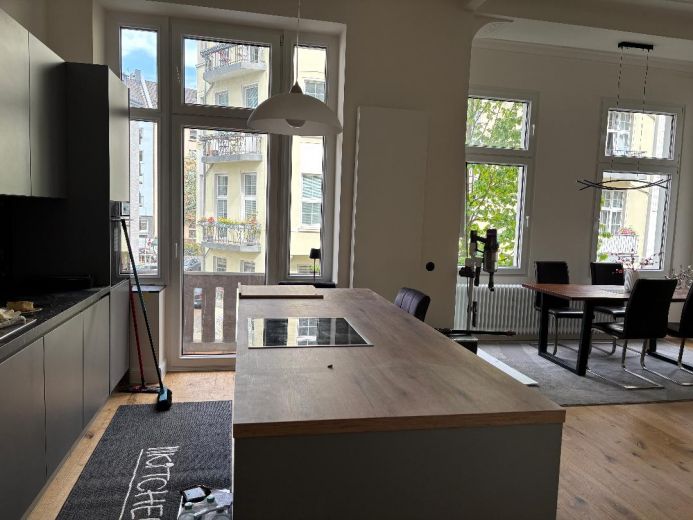 3 Zimmer Wohnung im stilvollen Altbau mit Stuck