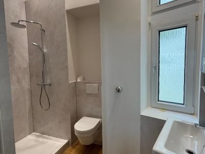 3 Zimmer Wohnung im stilvollen Altbau mit Stuck