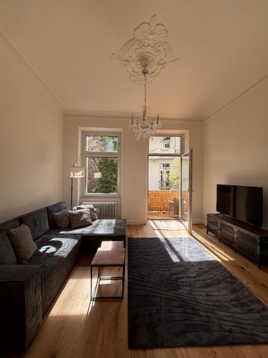 3 Zimmer Wohnung im stilvollen Altbau mit Stuck