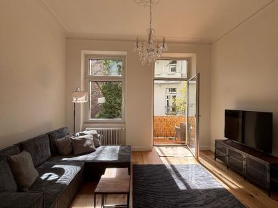 3 Zimmer Wohnung im stilvollen Altbau mit Stuck