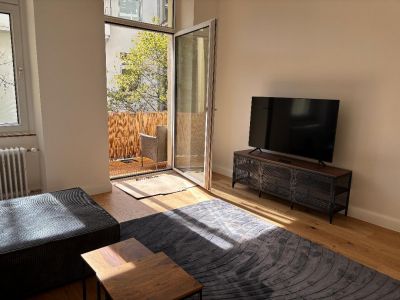 3 Zimmer Wohnung im stilvollen Altbau mit Stuck