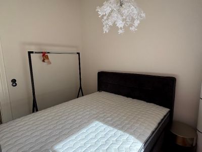 3 Zimmer Wohnung im stilvollen Altbau mit Stuck