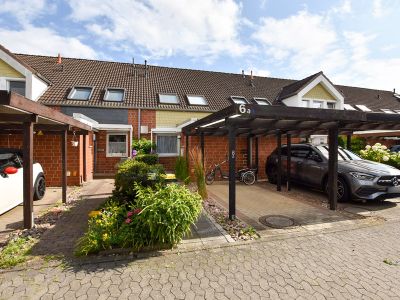 zentral gelegenes m&ouml;bliertes Reihenmittelhaus in ruhiger Lage,  vollst&auml;ndig eingerichtet  mit Geschirr, Bettw&auml;sche...mit Carport und G&auml;rtchen, 115m&sup2;