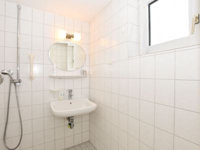 zentral gelegenes m&ouml;bliertes Reihenmittelhaus in ruhiger Lage,  vollst&auml;ndig eingerichtet  mit Geschirr, Bettw&auml;sche...mit Carport und G&auml;rtchen, 115m&sup2;