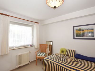 zentral gelegenes m&ouml;bliertes Reihenmittelhaus in ruhiger Lage,  vollst&auml;ndig eingerichtet  mit Geschirr, Bettw&auml;sche...mit Carport und G&auml;rtchen, 115m&sup2;