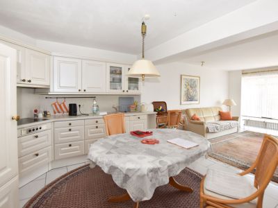 zentral gelegenes m&ouml;bliertes Reihenmittelhaus in ruhiger Lage,  vollst&auml;ndig eingerichtet  mit Geschirr, Bettw&auml;sche...mit Carport und G&auml;rtchen, 115m&sup2;