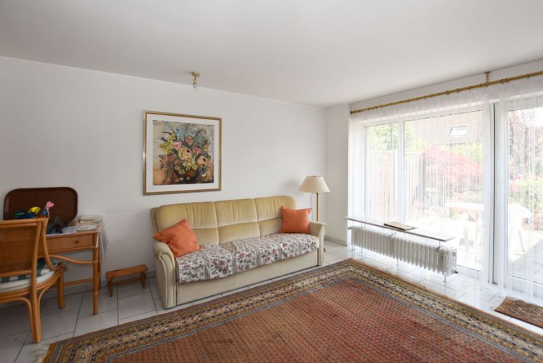 zentral gelegenes m&ouml;bliertes Reihenmittelhaus in ruhiger Lage,  vollst&auml;ndig eingerichtet  mit Geschirr, Bettw&auml;sche...mit Carport und G&auml;rtchen, 115m&sup2;