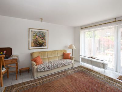 zentral gelegenes m&ouml;bliertes Reihenmittelhaus in ruhiger Lage,  vollst&auml;ndig eingerichtet  mit Geschirr, Bettw&auml;sche...mit Carport und G&auml;rtchen, 115m&sup2;