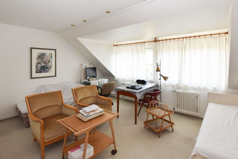 zentral gelegenes m&ouml;bliertes Reihenmittelhaus in ruhiger Lage,  vollst&auml;ndig eingerichtet  mit Geschirr, Bettw&auml;sche...mit Carport und G&auml;rtchen, 115m&sup2;