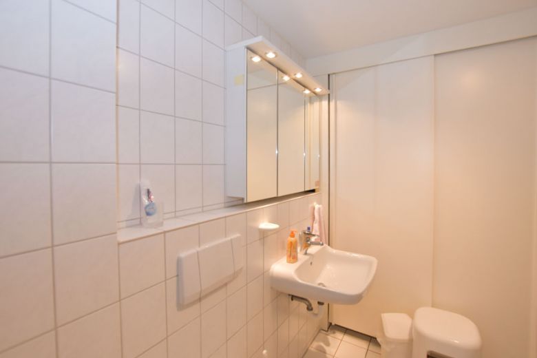 zentral gelegenes m&ouml;bliertes Reihenmittelhaus in ruhiger Lage,  vollst&auml;ndig eingerichtet  mit Geschirr, Bettw&auml;sche...mit Carport und G&auml;rtchen, 115m&sup2;