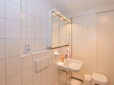 zentral gelegenes m&ouml;bliertes Reihenmittelhaus in ruhiger Lage,  vollst&auml;ndig eingerichtet  mit Geschirr, Bettw&auml;sche...mit Carport und G&auml;rtchen, 115m&sup2;