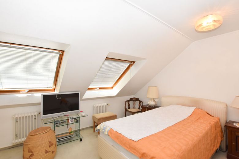 zentral gelegenes m&ouml;bliertes Reihenmittelhaus in ruhiger Lage,  vollst&auml;ndig eingerichtet  mit Geschirr, Bettw&auml;sche...mit Carport und G&auml;rtchen, 115m&sup2;