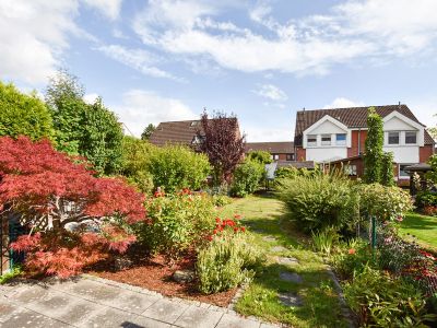 zentral gelegenes m&ouml;bliertes Reihenmittelhaus in ruhiger Lage,  vollst&auml;ndig eingerichtet  mit Geschirr, Bettw&auml;sche...mit Carport und G&auml;rtchen, 115m&sup2;