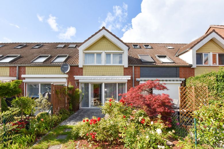 zentral gelegenes m&ouml;bliertes Reihenmittelhaus in ruhiger Lage,  vollst&auml;ndig eingerichtet  mit Geschirr, Bettw&auml;sche...mit Carport und G&auml;rtchen, 115m&sup2;