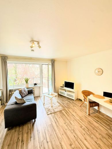 D&uuml;sseltal: 1,5-Zimmer-Wohnung mit Balkon und Blick ins Gr&uuml;ne