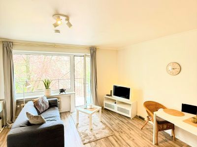 D&uuml;sseltal: 1,5-Zimmer-Wohnung mit Balkon und Blick ins Gr&uuml;ne