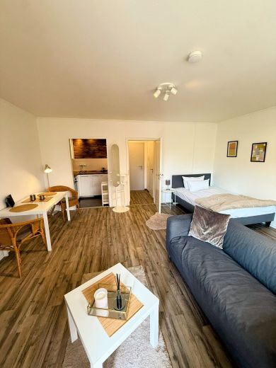 D&uuml;sseltal: 1,5-Zimmer-Wohnung mit Balkon und Blick ins Gr&uuml;ne