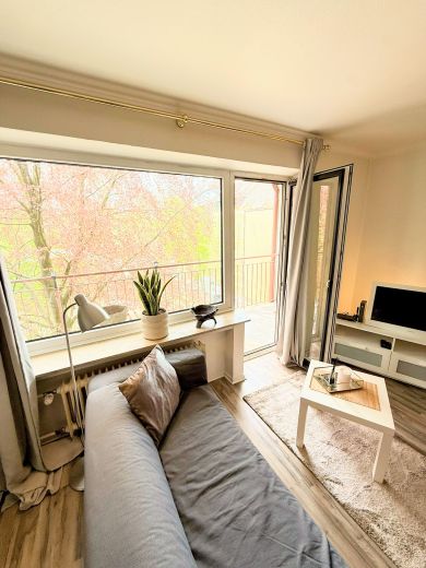 D&uuml;sseltal: 1,5-Zimmer-Wohnung mit Balkon und Blick ins Gr&uuml;ne