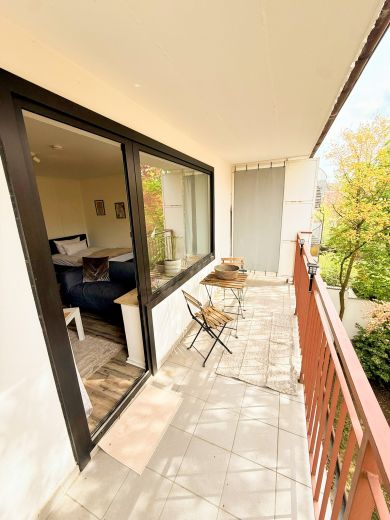 D&uuml;sseltal: 1,5-Zimmer-Wohnung mit Balkon und Blick ins Gr&uuml;ne