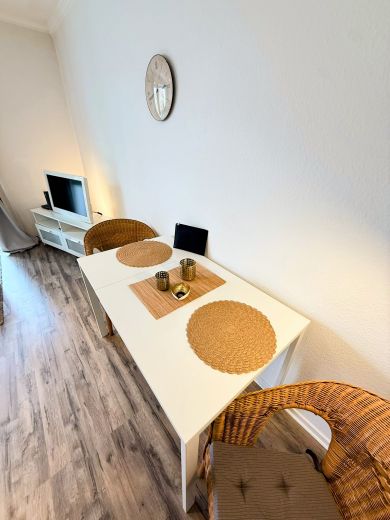 D&uuml;sseltal: 1,5-Zimmer-Wohnung mit Balkon und Blick ins Gr&uuml;ne