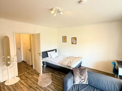 D&uuml;sseltal: 1,5-Zimmer-Wohnung mit Balkon und Blick ins Gr&uuml;ne