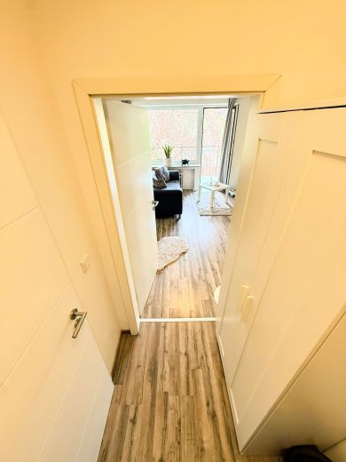 D&uuml;sseltal: 1,5-Zimmer-Wohnung mit Balkon und Blick ins Gr&uuml;ne