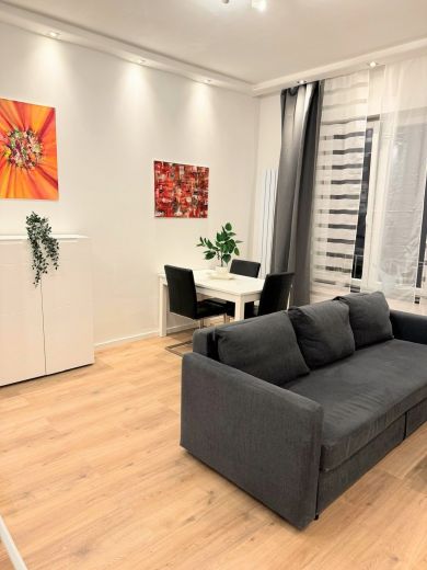 F&uuml;rstenwall: komplett sanierte 2-Zimmer-Wohnung