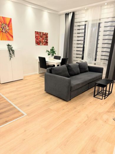 F&uuml;rstenwall: komplett sanierte 2-Zimmer-Wohnung