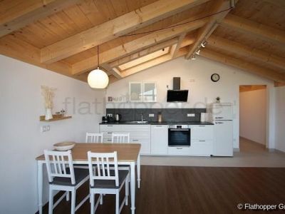 M&ouml;blierte Neubauwohnung mit 2 Zimmern und Balkon - N&auml;he Tuntenhausen