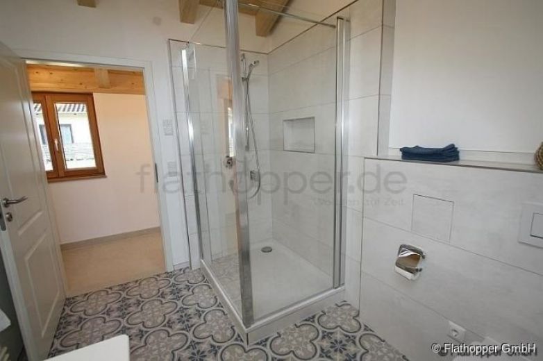 M&ouml;blierte Neubauwohnung mit 2 Zimmern und Balkon - N&auml;he Tuntenhausen