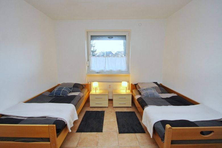 Ideal f&uuml;r Monteure: Moderne 3-Raum-Wohnung mit zwei Schlafzimmern (4-5 Personen) N&auml;he Moers,  VDSL 100 aktiv