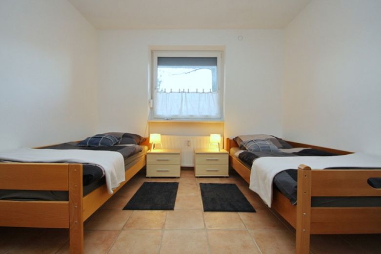 Ideal f&uuml;r Monteure: Moderne 3-Raum-Wohnung mit zwei Schlafzimmern (4-5 Personen) N&auml;he Moers,  VDSL 100 aktiv