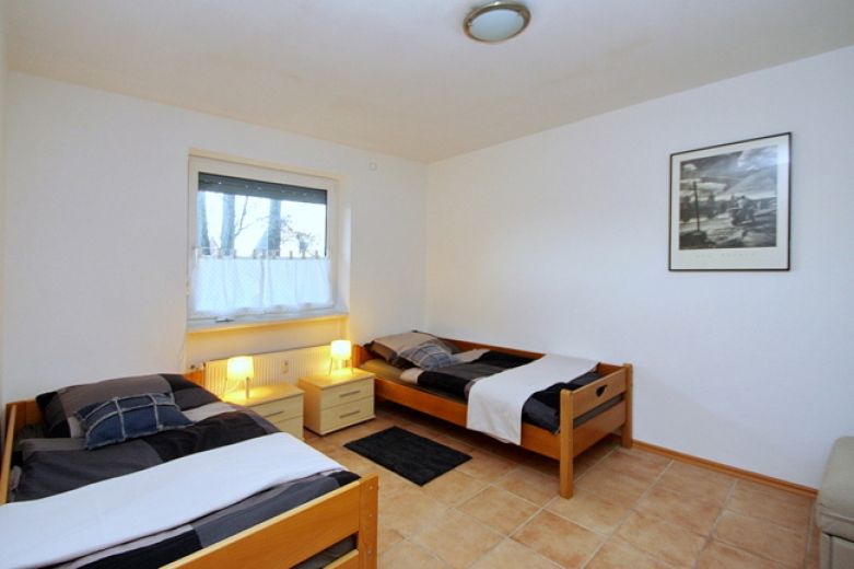 Ideal f&uuml;r Monteure: Moderne 3-Raum-Wohnung mit zwei Schlafzimmern (4-5 Personen) N&auml;he Moers,  VDSL 100 aktiv