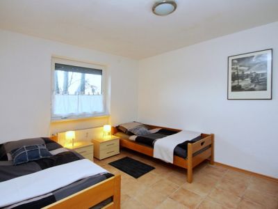 Ideal f&uuml;r Monteure: Moderne 3-Raum-Wohnung mit zwei Schlafzimmern (4-5 Personen) N&auml;he Moers,  VDSL 100 aktiv