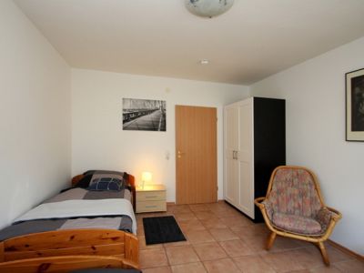 Ideal f&uuml;r Monteure: Moderne 3-Raum-Wohnung mit zwei Schlafzimmern (4-5 Personen) N&auml;he Moers,  VDSL 100 aktiv