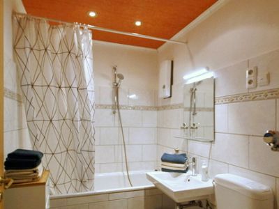 Ideal f&uuml;r Monteure: Moderne 3-Raum-Wohnung mit zwei Schlafzimmern (4-5 Personen) N&auml;he Moers,  VDSL 100 aktiv