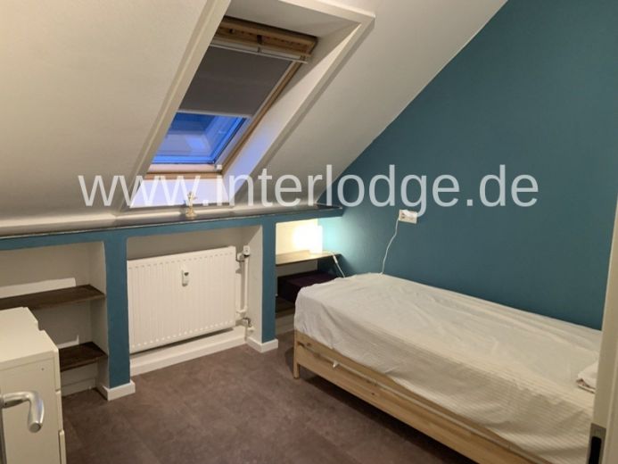 INTERLODGE Meerbusch: Helle, komplett m&ouml;blierte Dachgescho&szlig;wohnung